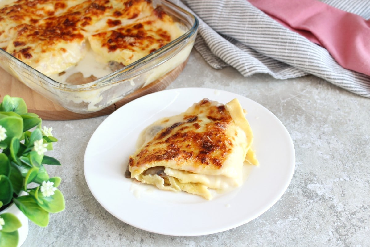 OVENSCHOTEL MET PANNENKOEKEN met gekookte ham en champignons