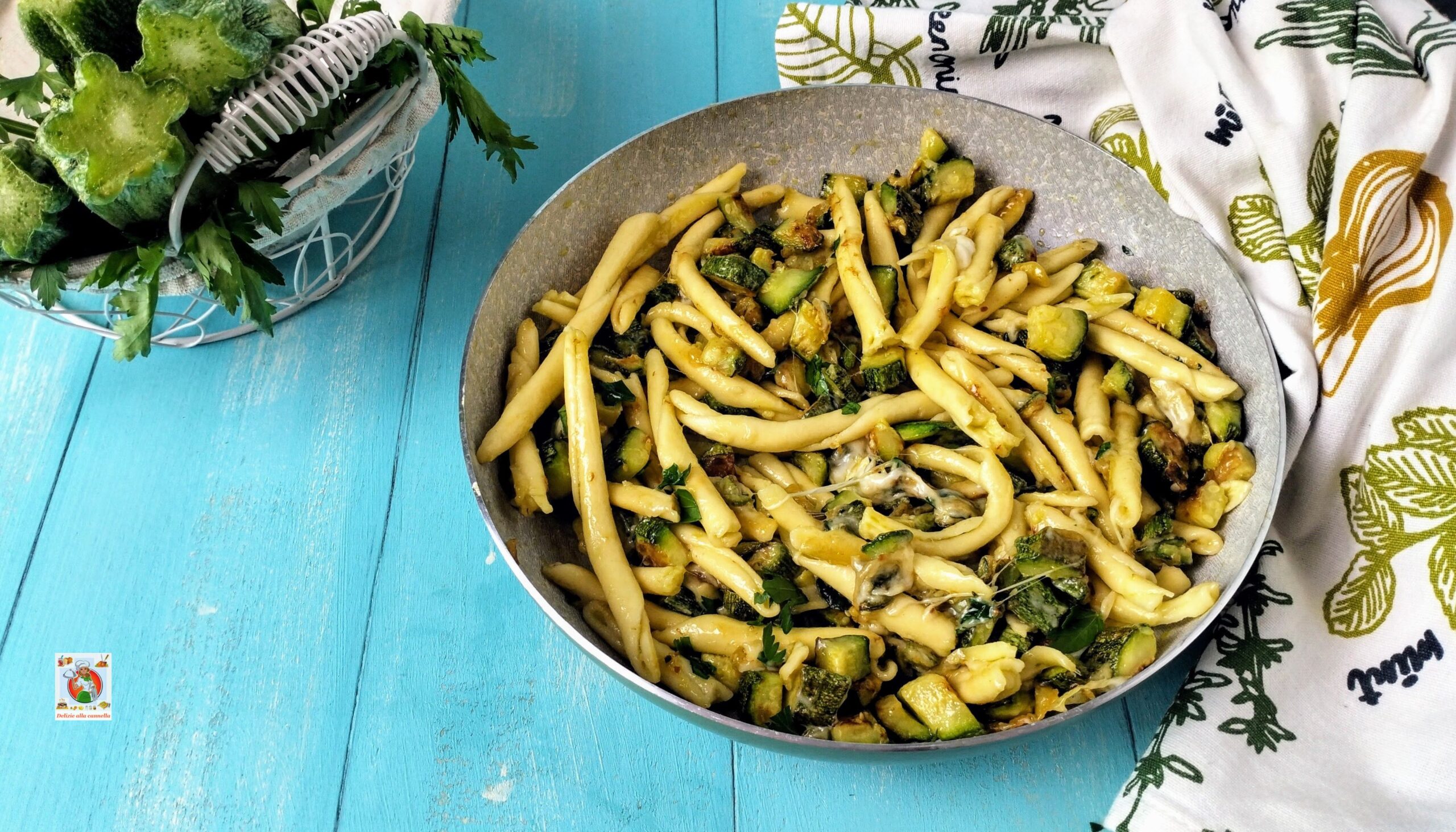 Fusilli met courgettes en provola: snel idee voor een omvattende eerste gang