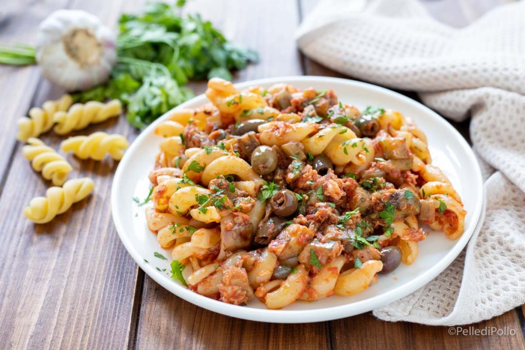 fusilloni met tonijn en aubergines