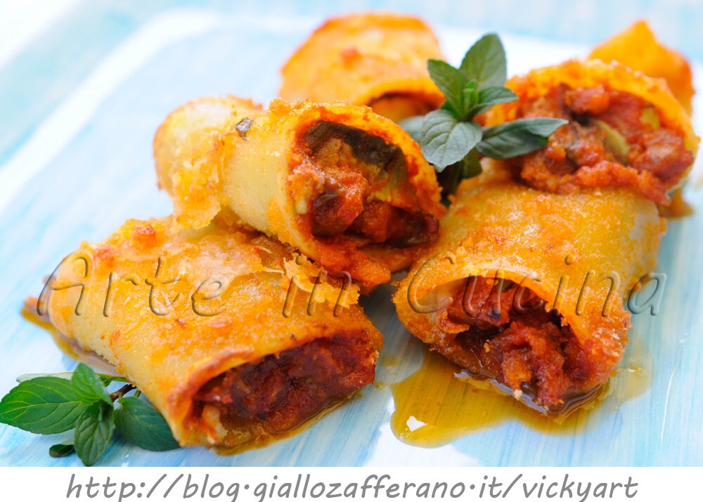 Gegratineerde paccheri gevuld met worst en artisjokken