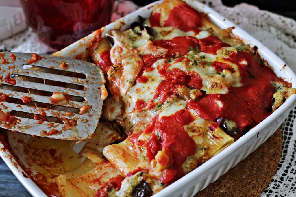 gegratineerde paccheri uit de oven, smeuïg en smakelijk