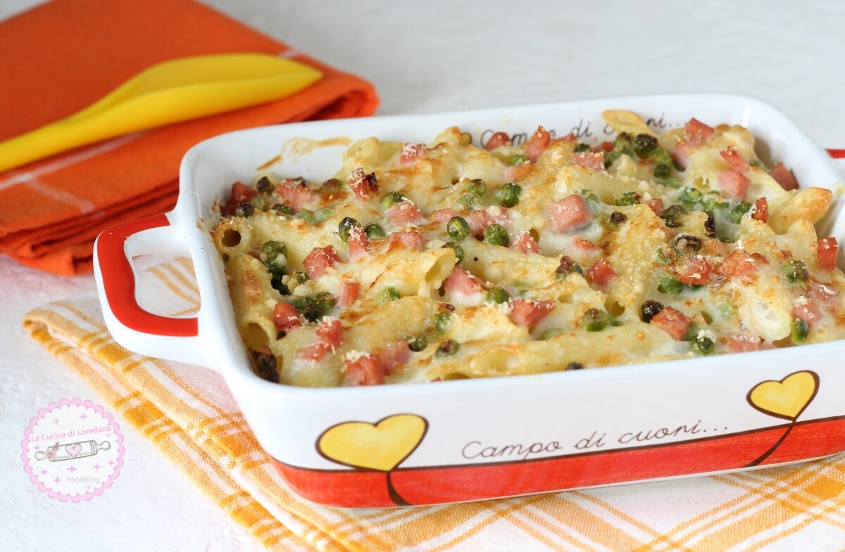 GEGRATINEERDE PENNE MET ERWTJES EN HAM, een perfecte ovenschotel