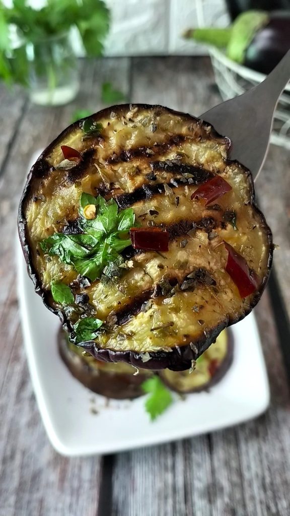 gegrilde-aubergines-bijgerecht-closeup