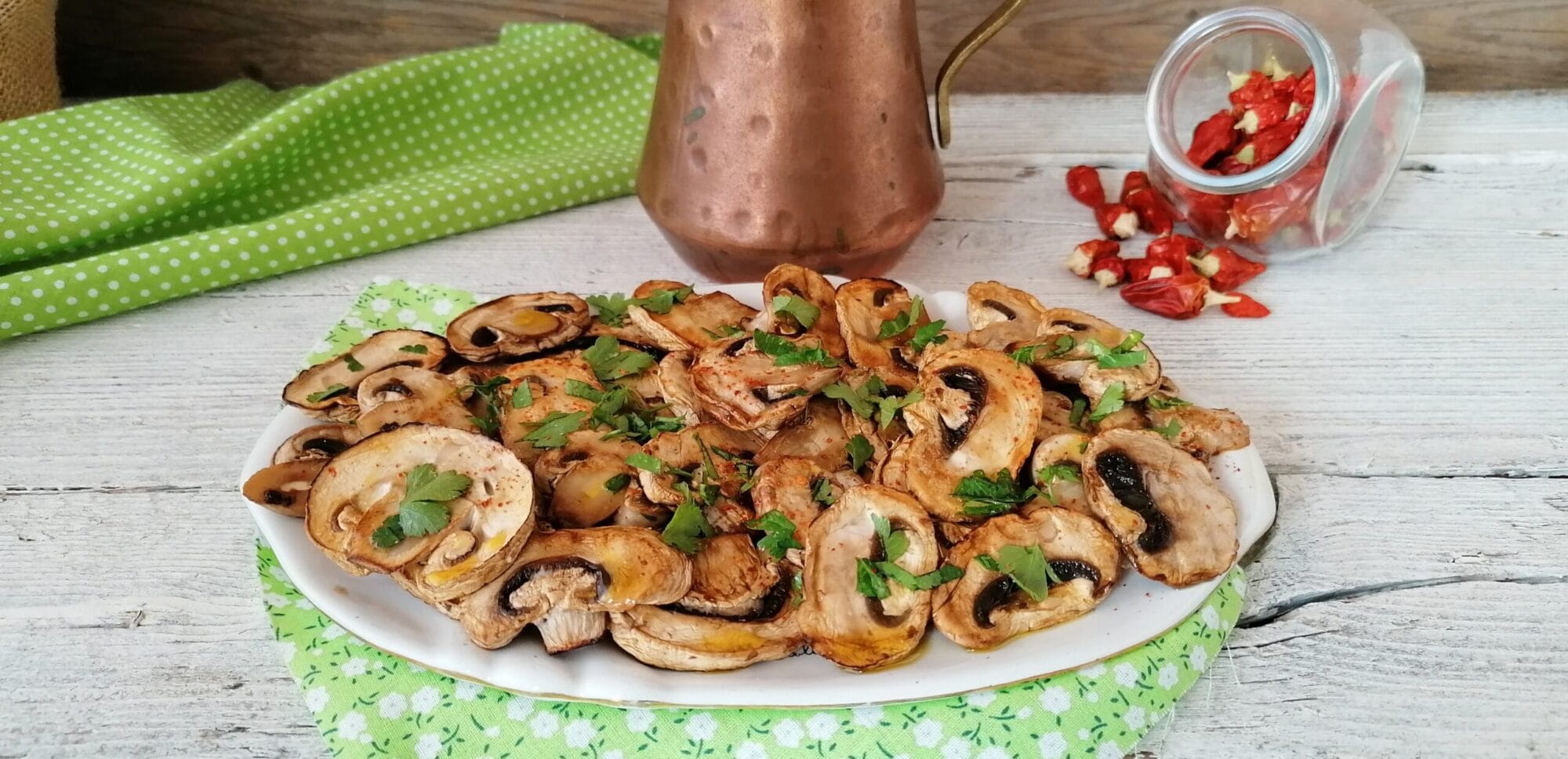 EENVOUDIGE, SNELLE EN LICHTE GEGRILDE CHAMPIGNONS