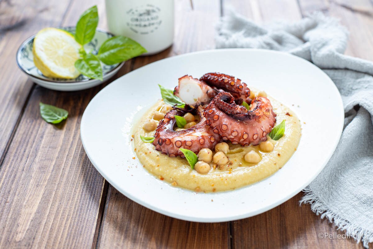 Gegrilde octopus met kikkererwtpuree