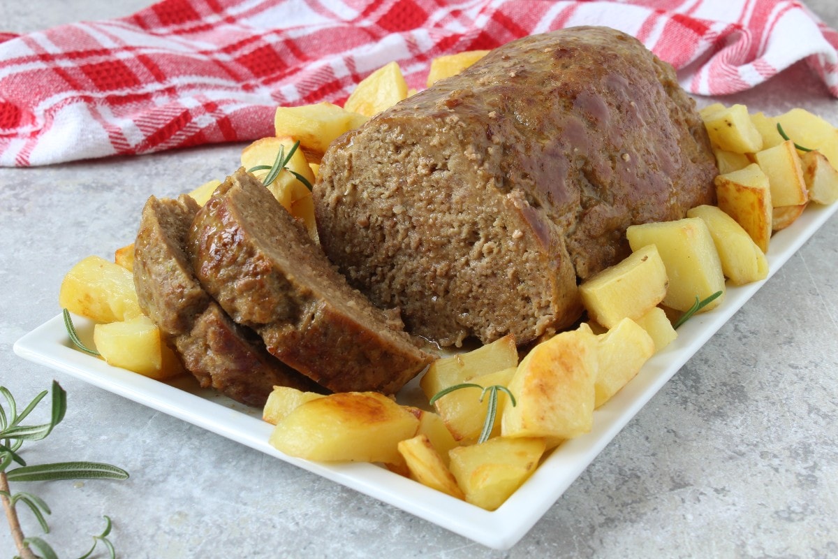GEHAKTBROOD UIT DE OVEN