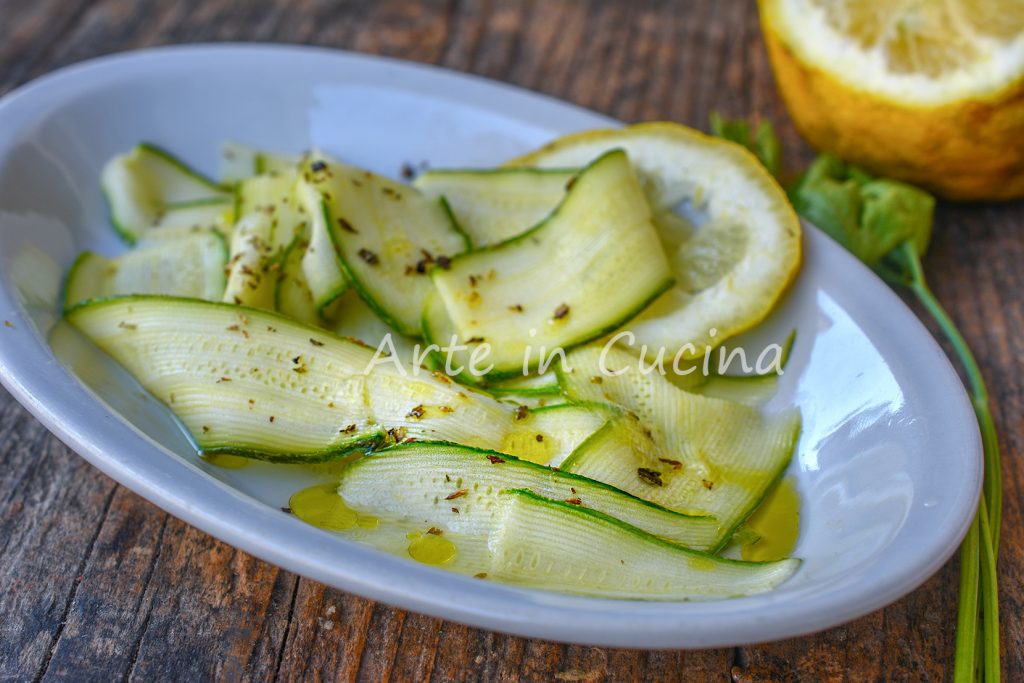 Gemarineerde courgettes met citroen zonder koken