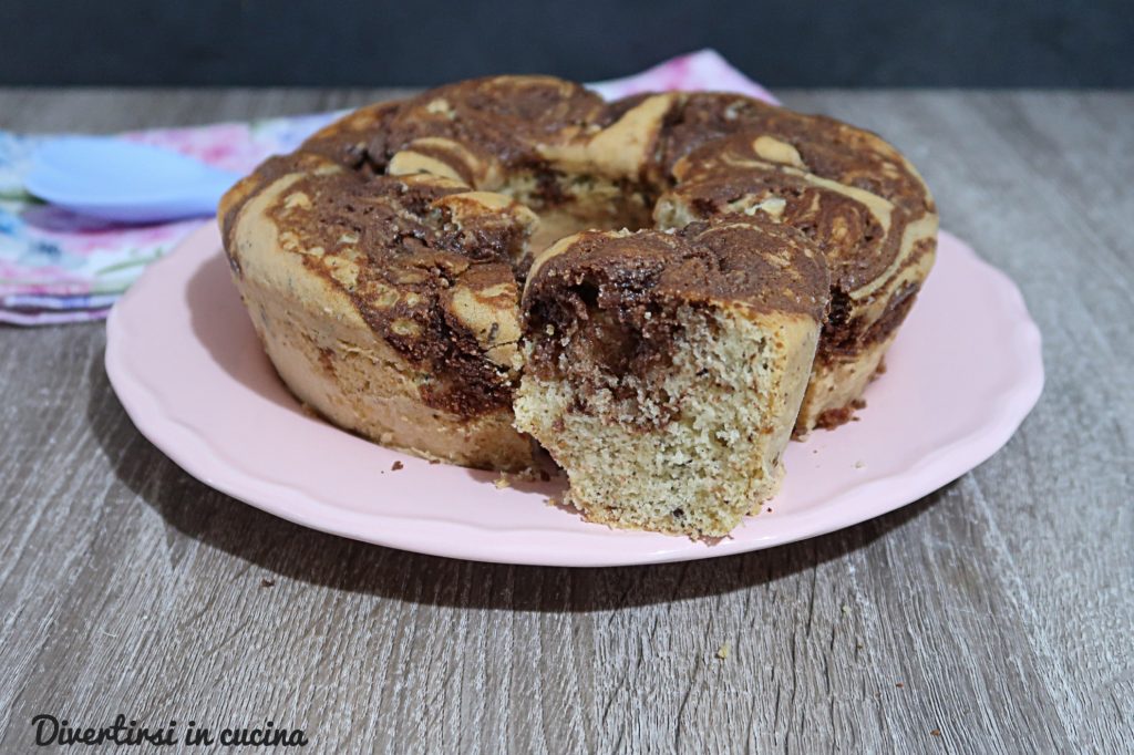Gemarmerde ciambella met ricotta en Nutella