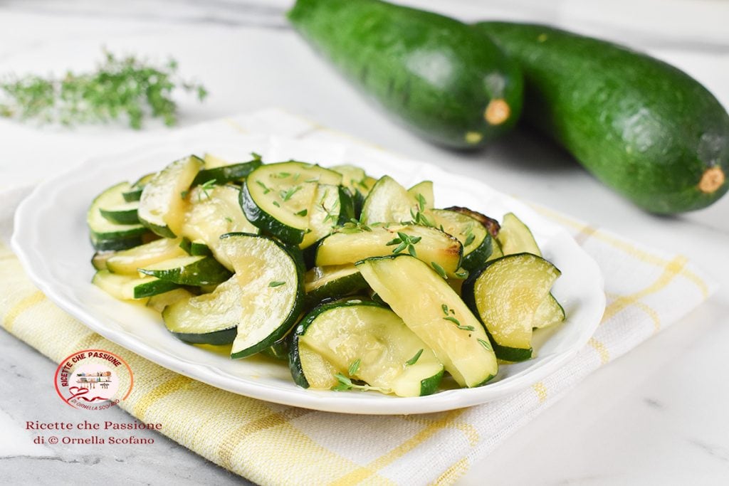 recept geroerbakte courgettes