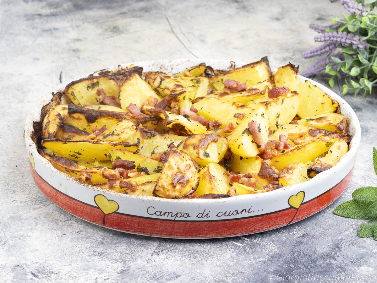 Geroosterde aardappelen met peterselie, salie en spek