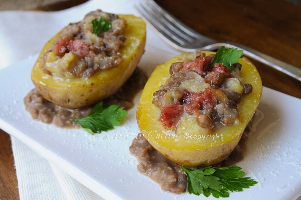 Gevulde aardappelen met cotechino en linzen voor Nieuwjaar