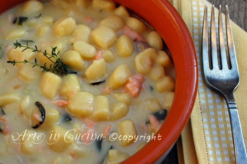 Gnocchi met zalm en courgette