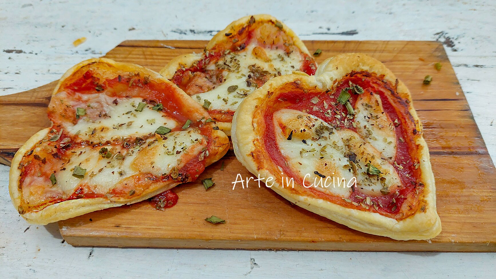 HARTENVORMIGE BLADERDEEG PIZZETTES