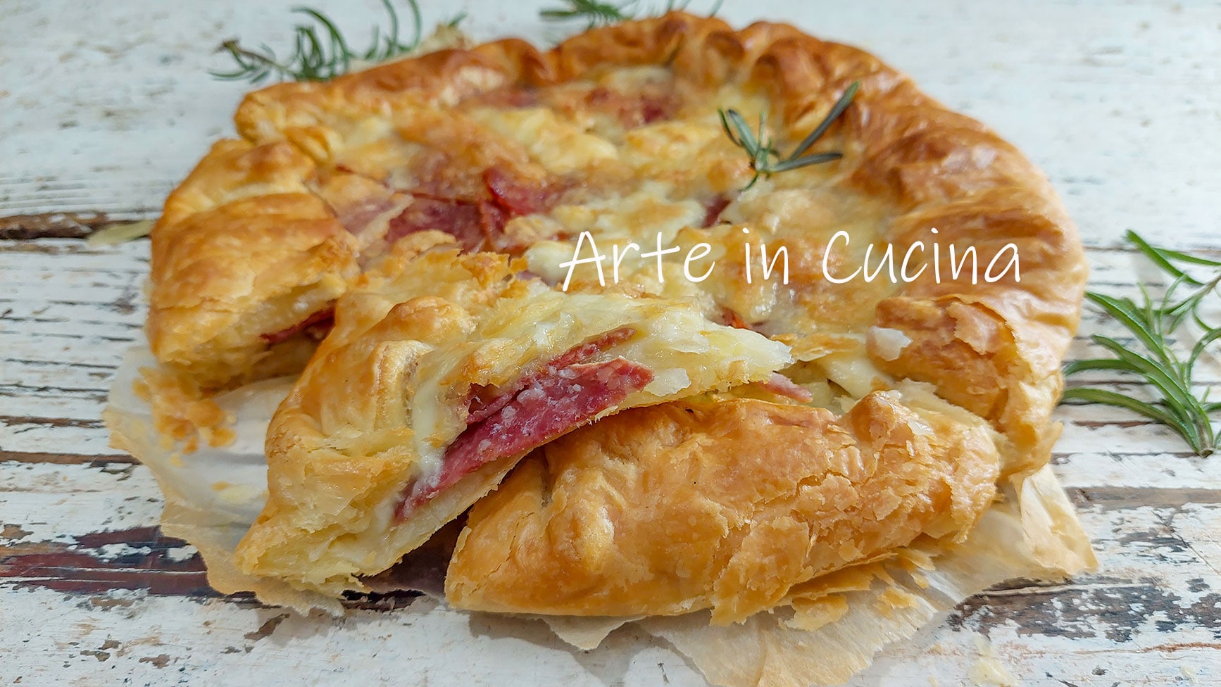 HARTIGE BLADERDEEGTAART MET AARDAPPELEN EN SALAMI