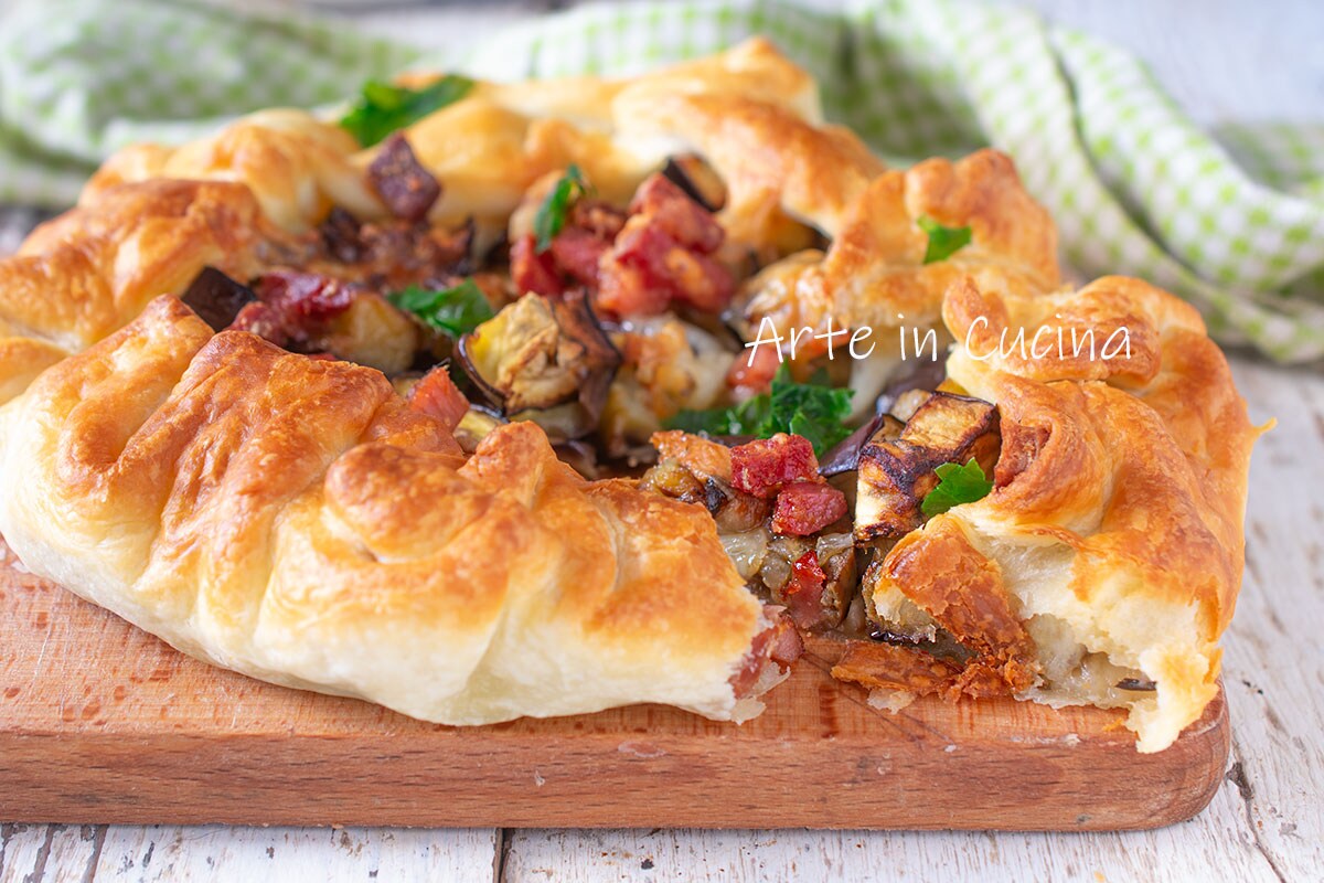 TAAART MET BLAADERDEEG EN AUBERGINE