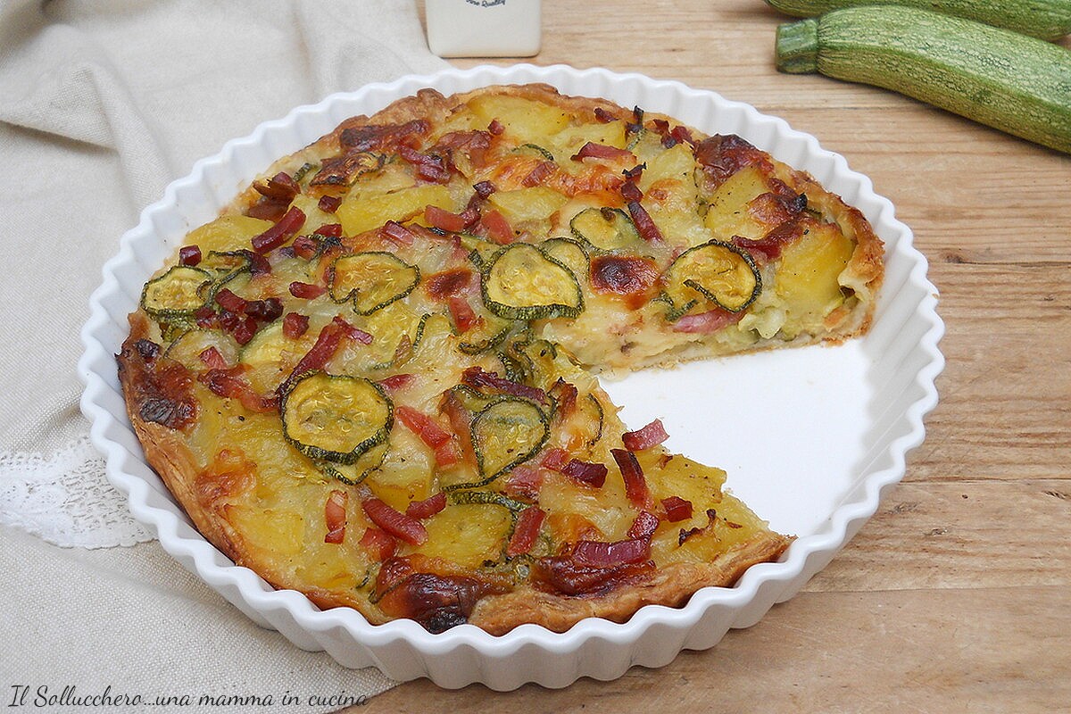 Hartige taart met courgette, aardappelen en spek