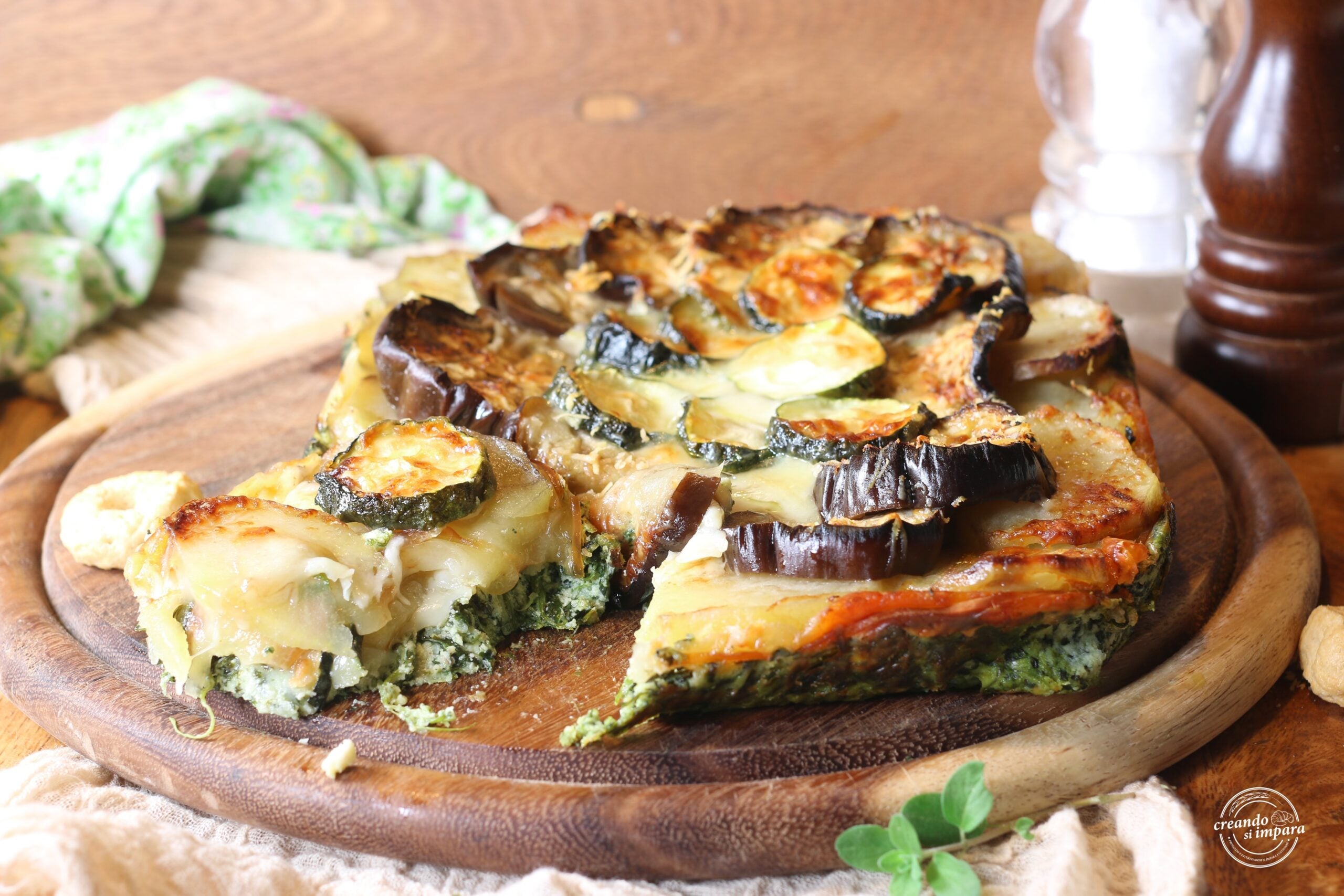 Hartige taart met ricotta en spinazie met geroosterde groenten