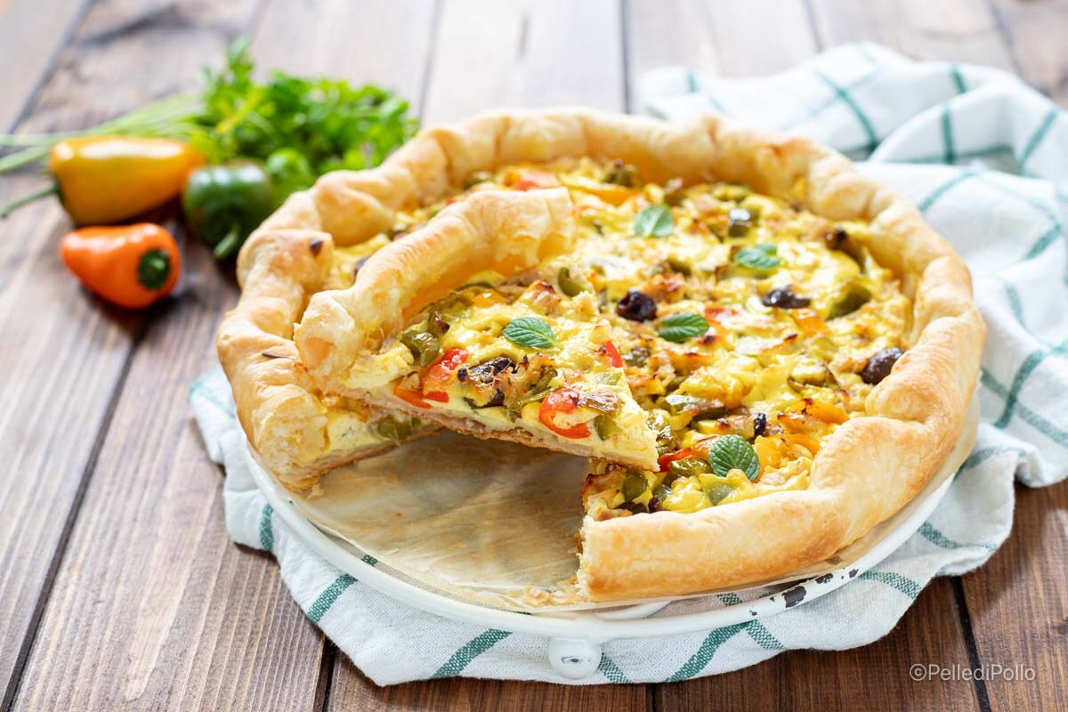 Hartige taart met tonijn en paprika’s