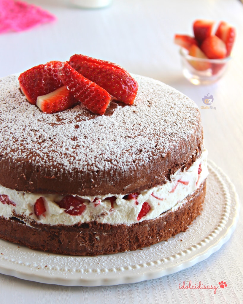 idolcidisusy chocoladetaart met aardbeien en slagroom