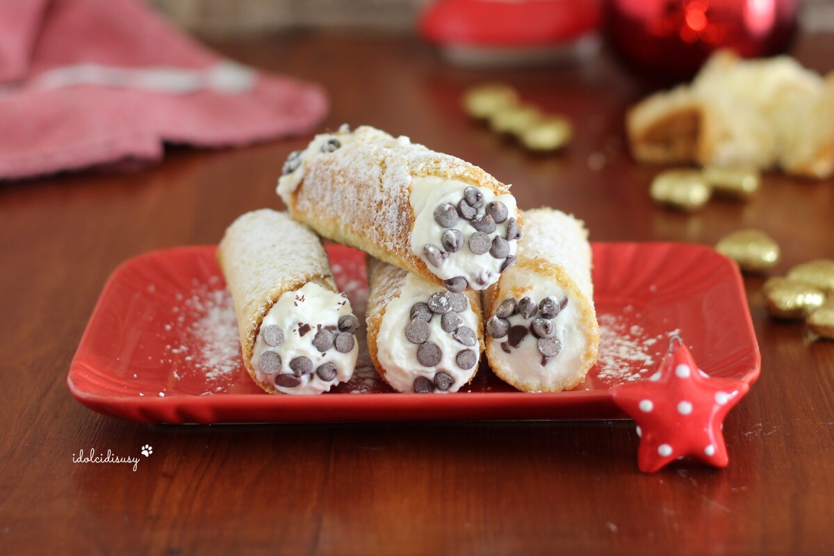 Cannoli van pandoro en ricotta