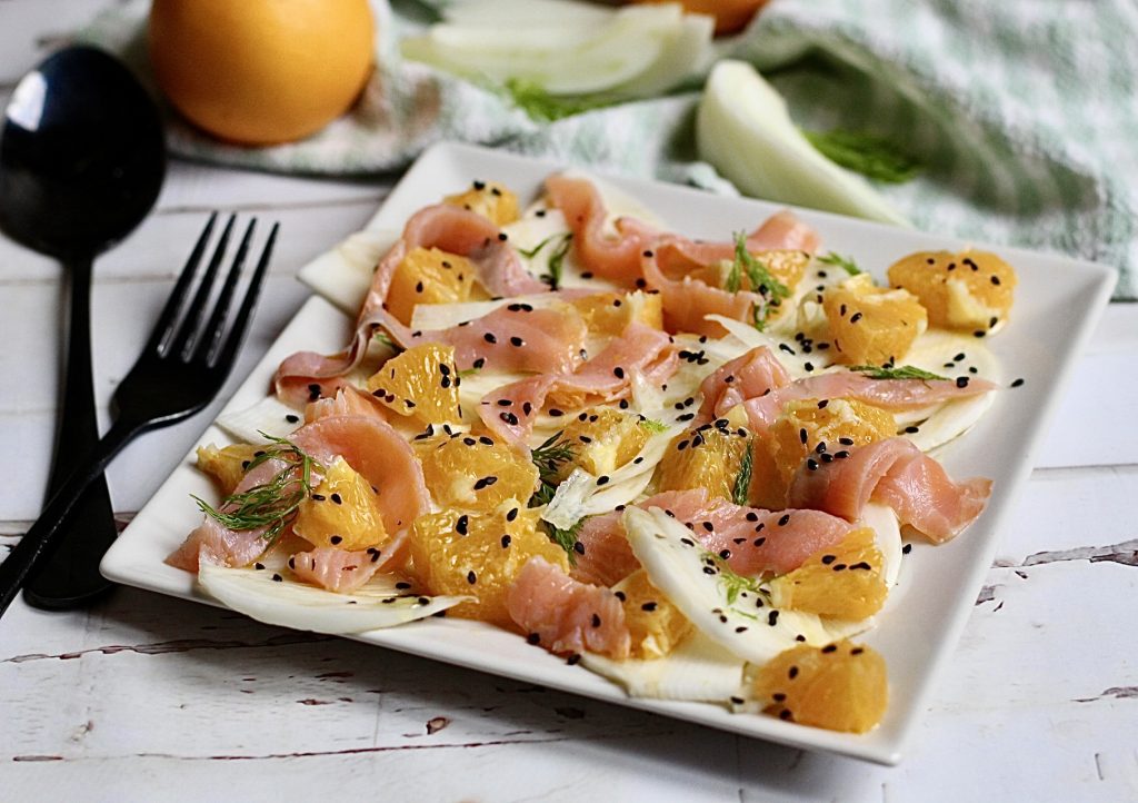 Gemarineerde gerookte zalm op venkel- en sinaasappelsalade