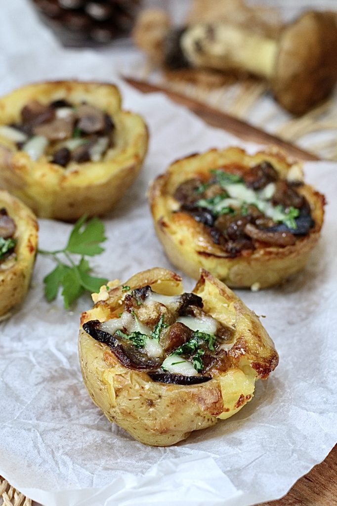 Aardappelmandjes gevuld met champignons en kaas