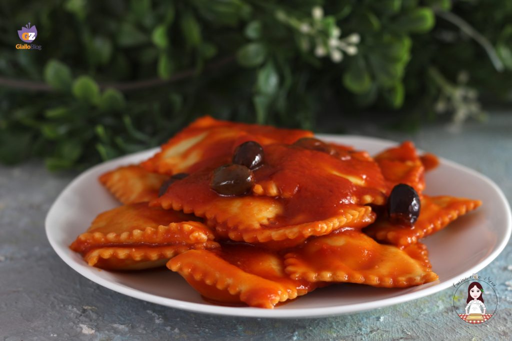 Inktvisravioli met tomatensaus