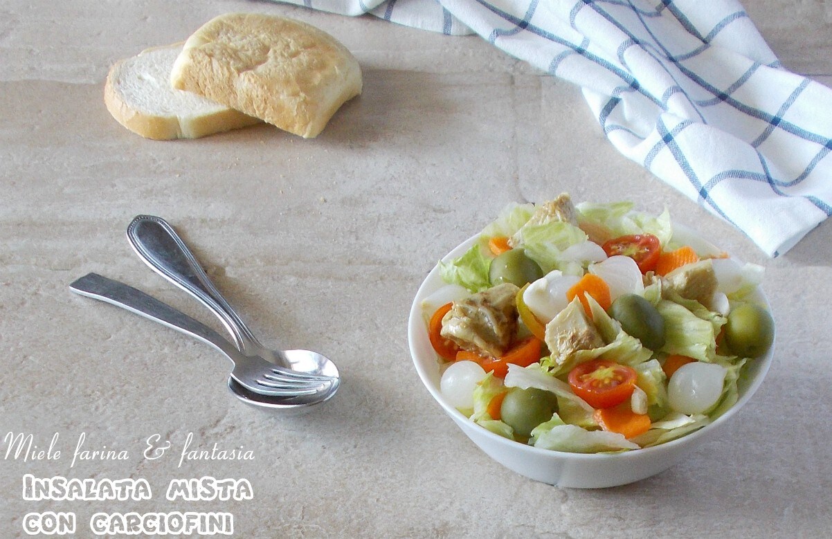 Gemengde salade met artisjokharten