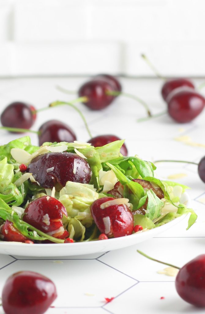 Salade met kersen en balsamicoazijn