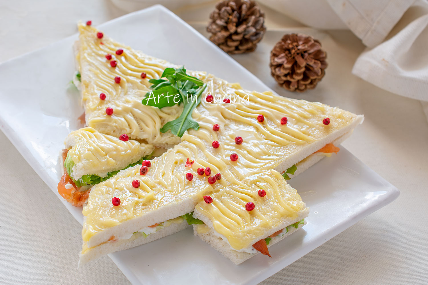 Kerstboom van sandwiches met zalm voorgerecht van Oud & Nieuw