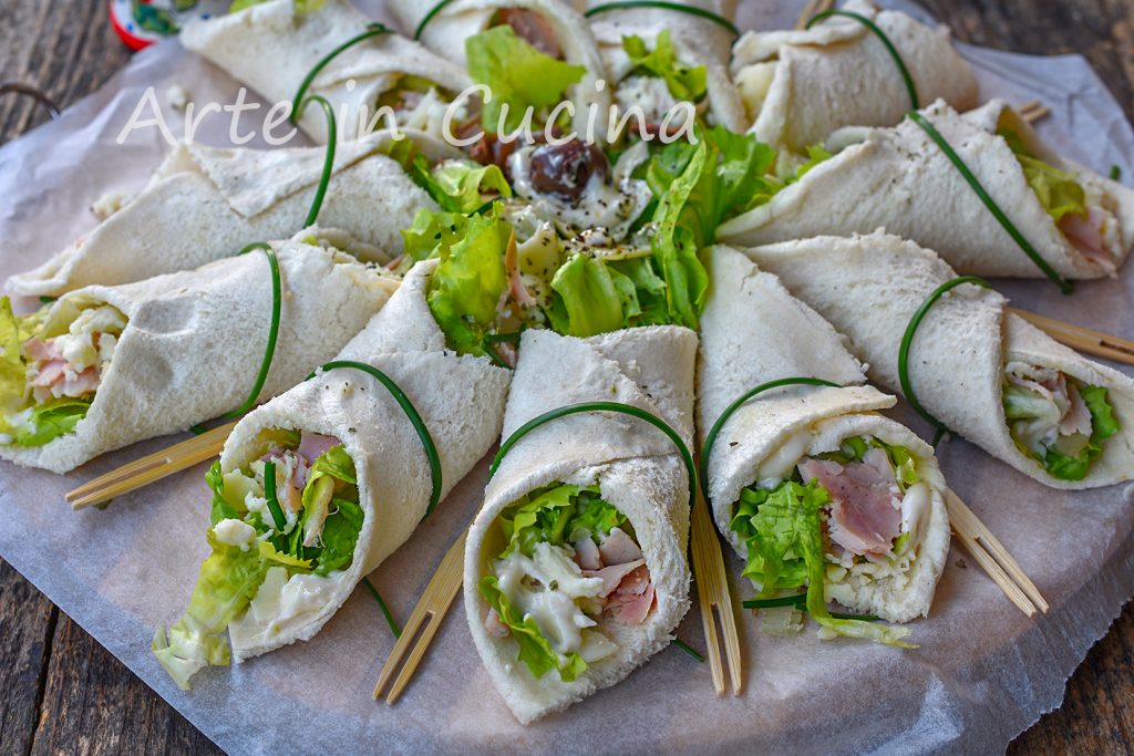 Kerstcentrumpiece ster met sandwichbrood cannoli