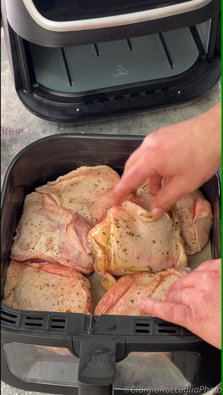 kip met aardappelen in de airfryer