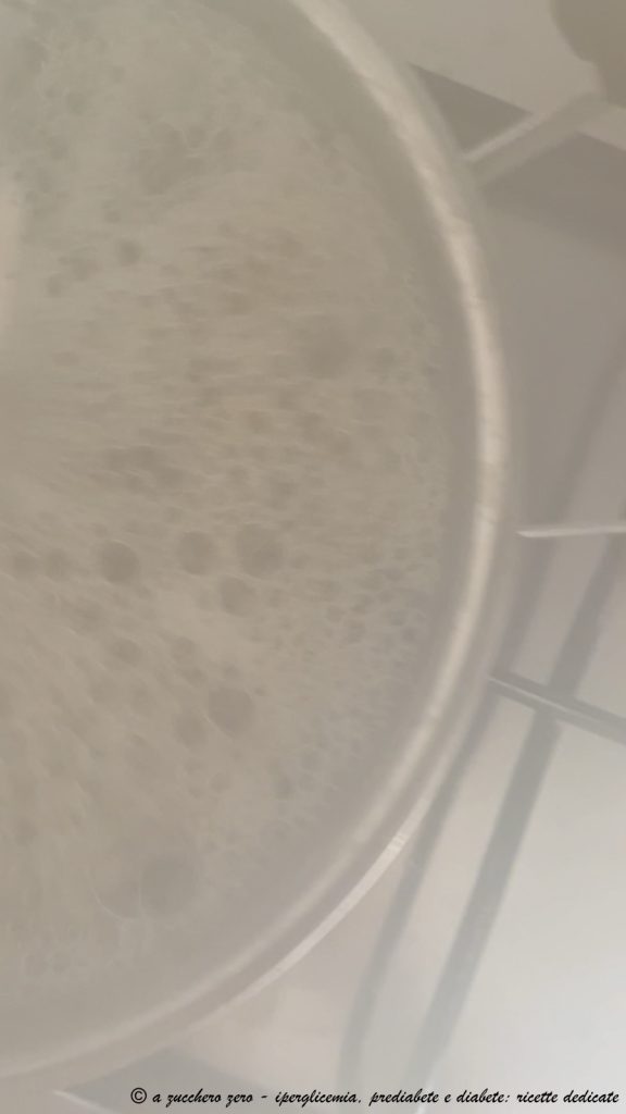 koken van grote garnalen koppen