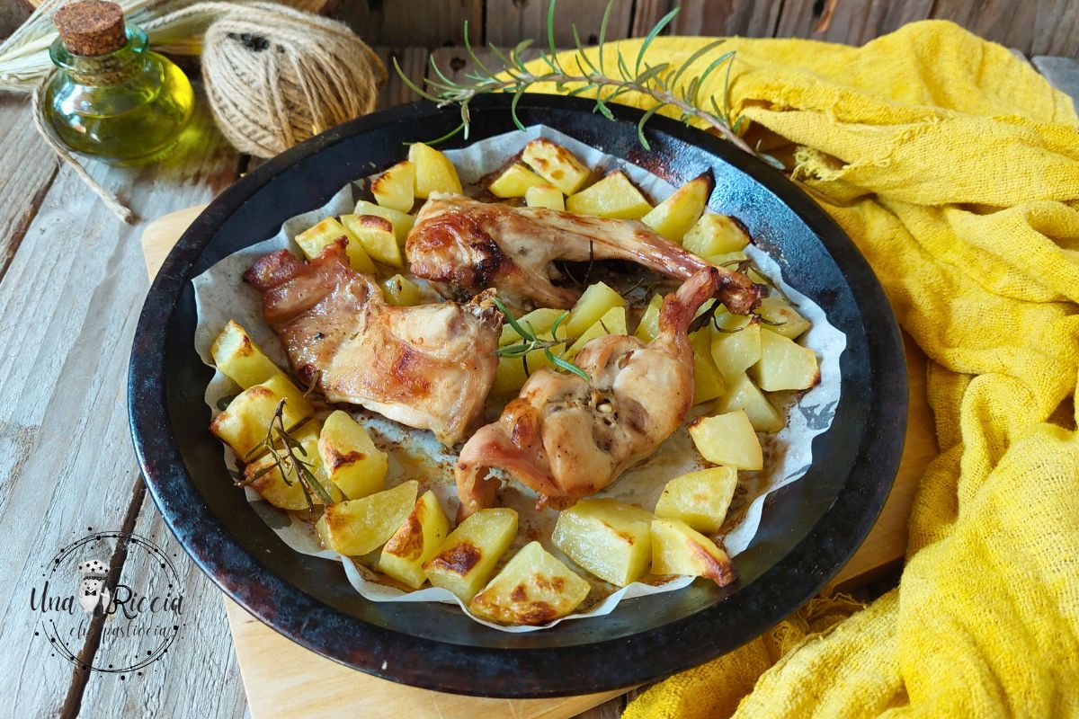 Konijn uit de oven met aardappelen