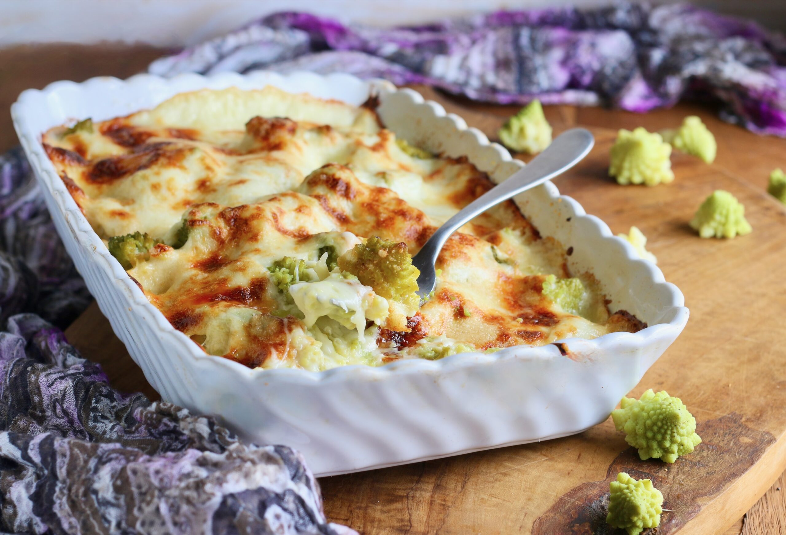 Romeinse broccoli uit de oven met kaas