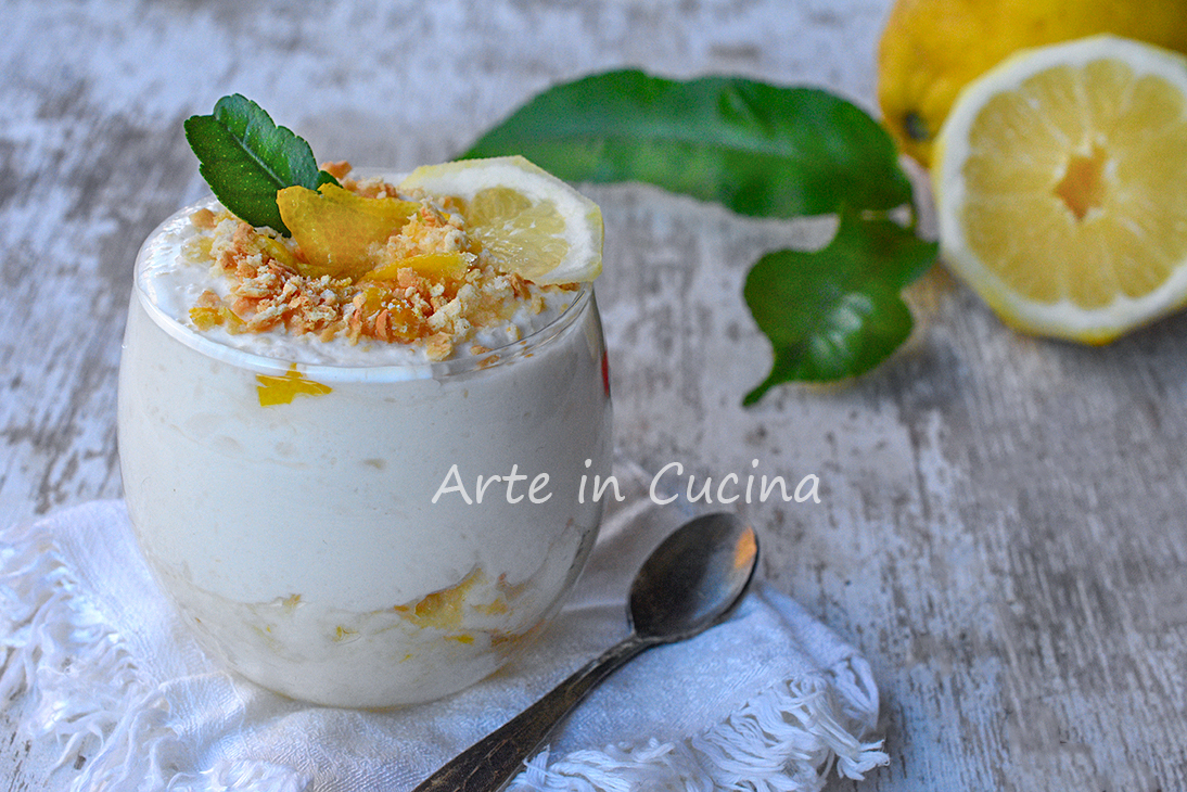 Koude citroen kruimeltaart lepel dessert