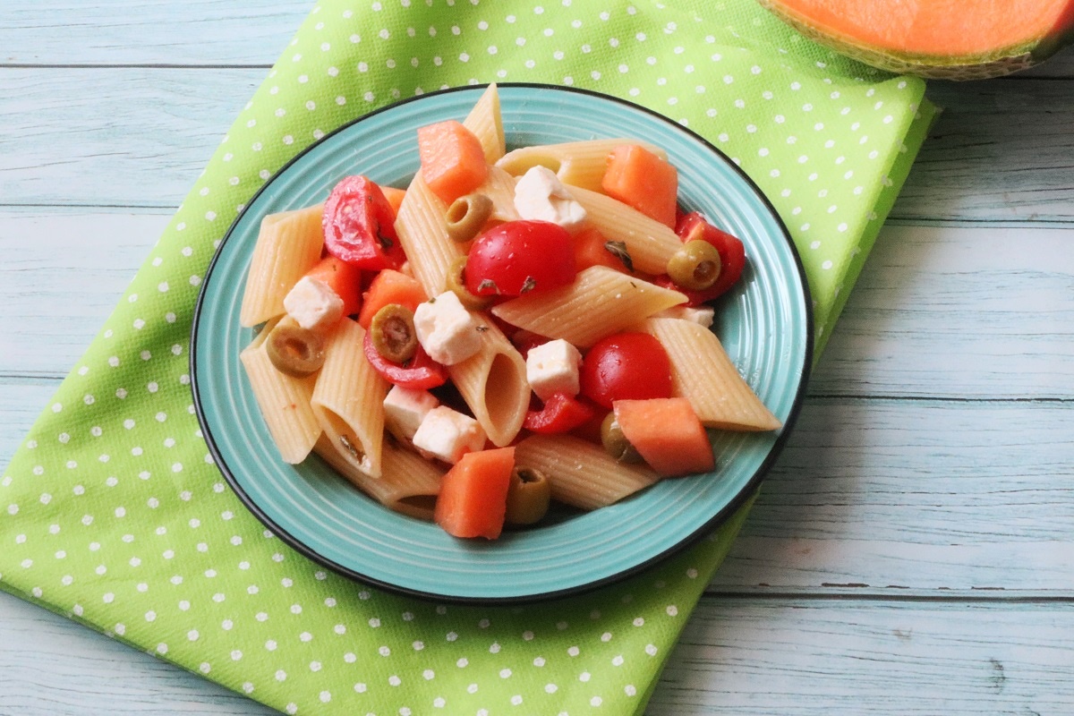 Koude pasta met meloen en feta