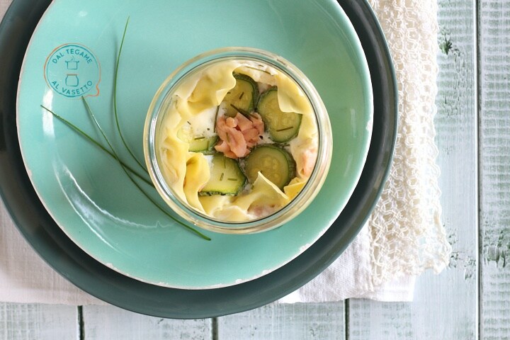 Lasagne in een potje met courgette en zalm