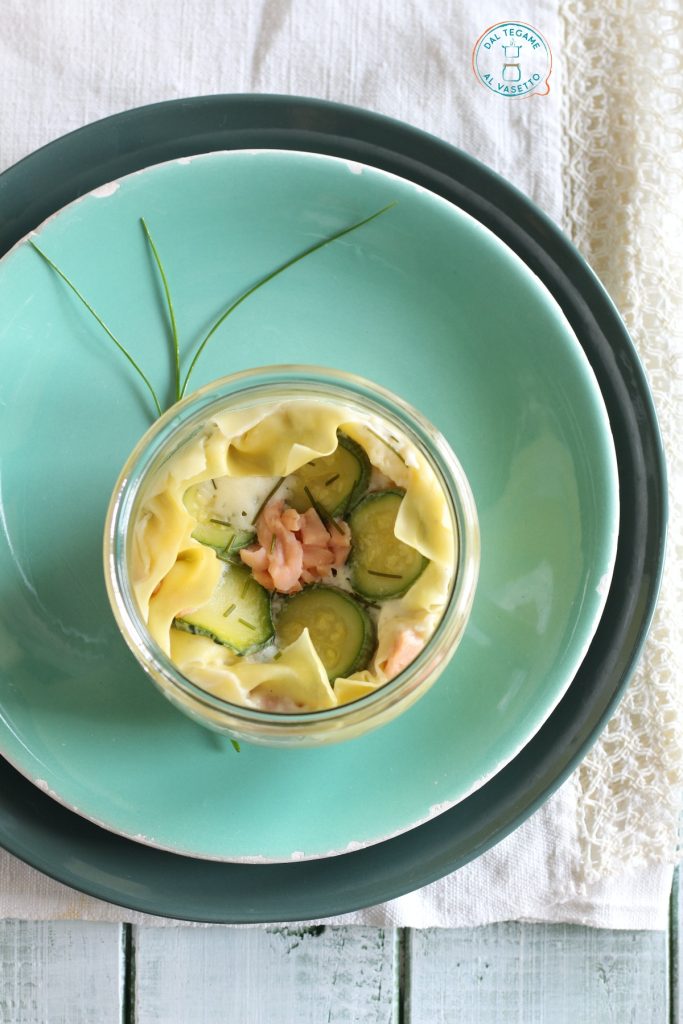 lasagne in een potje met zalm en courgette