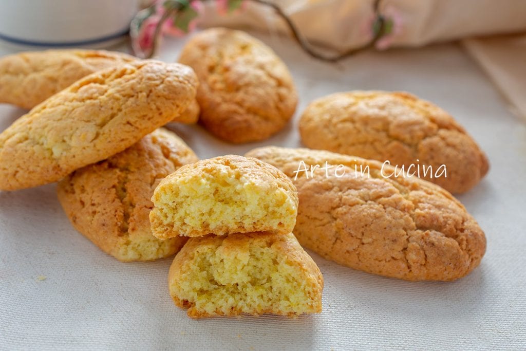 Lichte zachte koekjes met olie en citroen