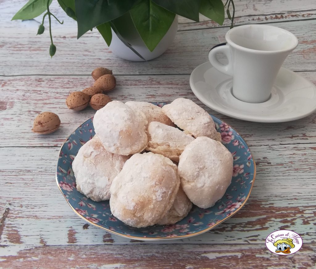 AMANDELKOEKJES