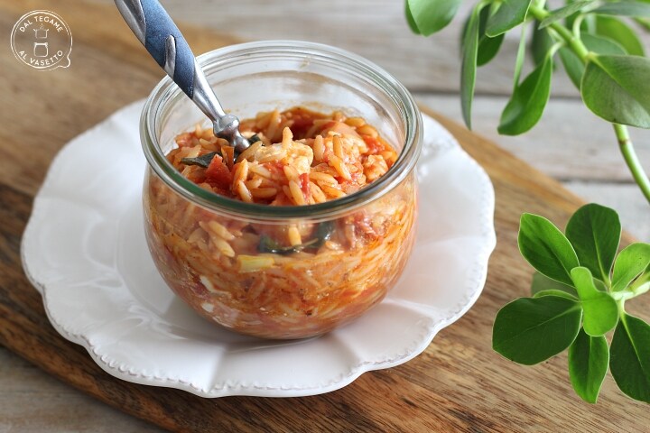 Manestra in stoomkoken in pot