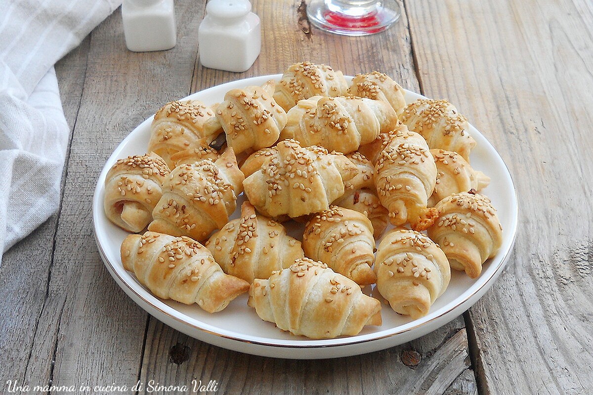 Mini hartige croissantjes van bladerdeeg