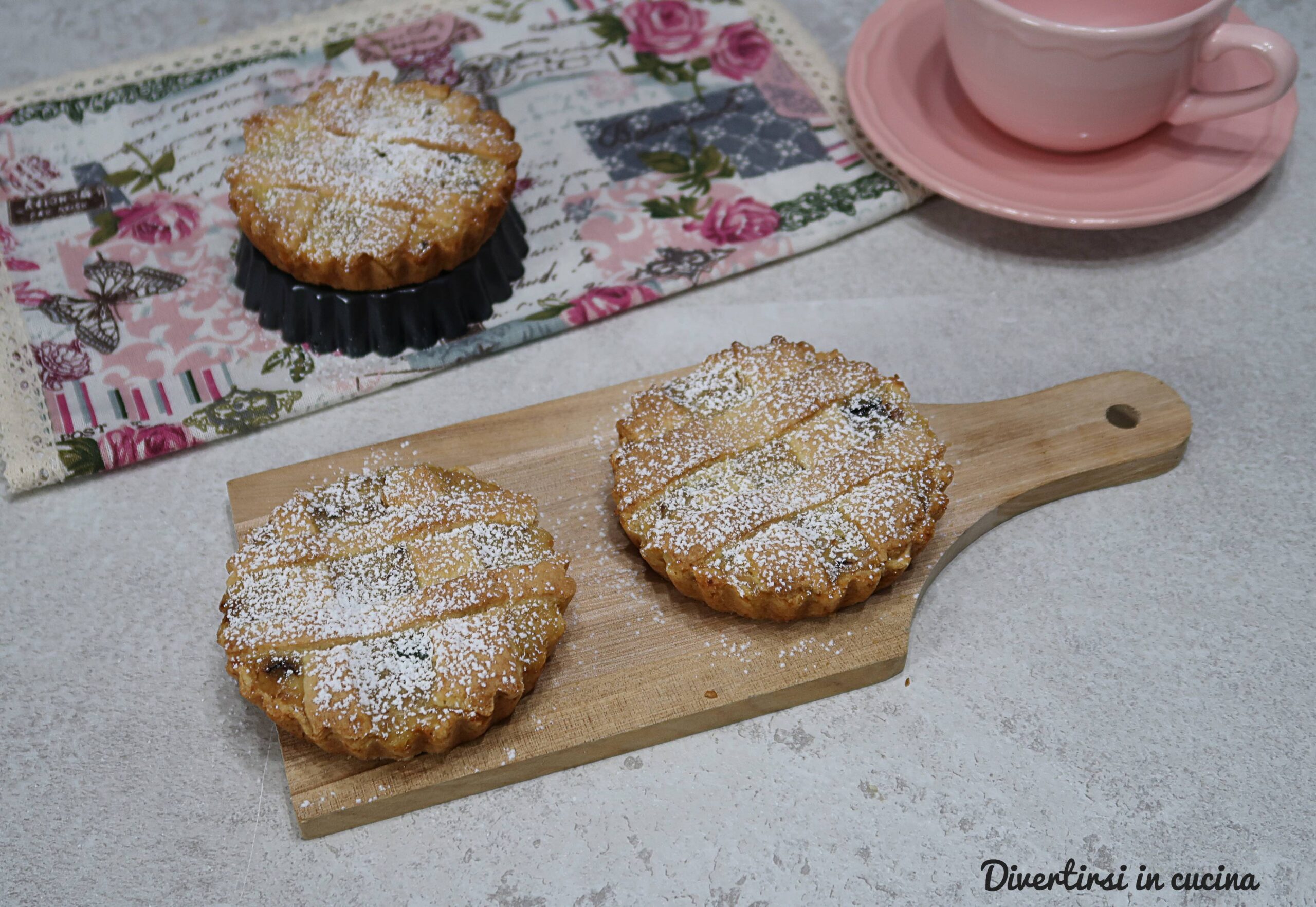 Kleine taartjes met gekookte tarwe