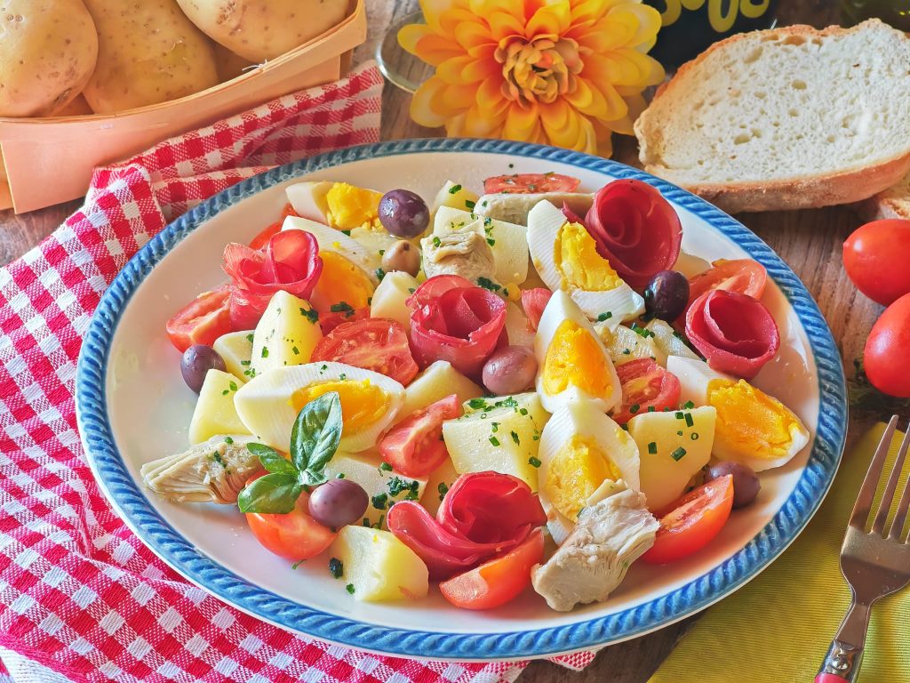 Koude aardappelsalade met bresaola