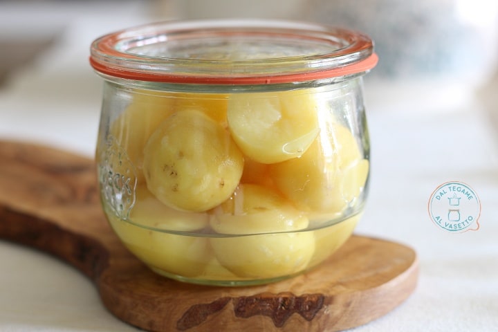 Gestoomde aardappelen in het potje