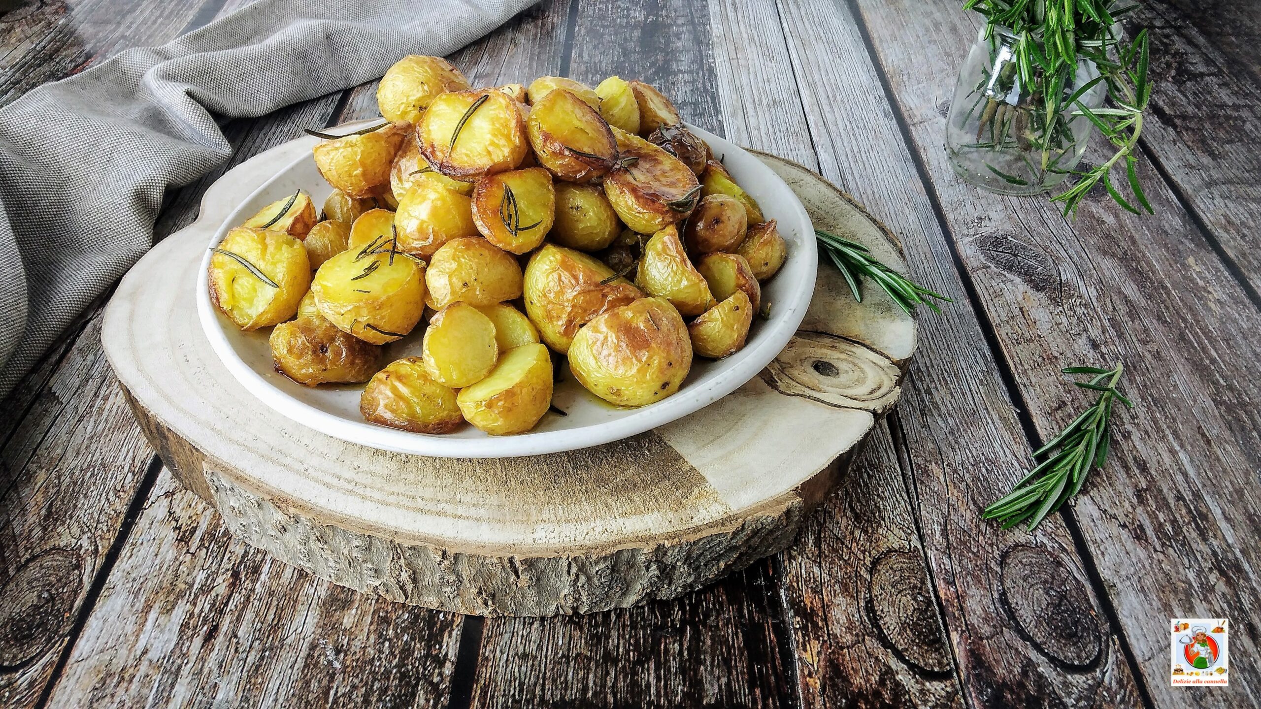Knapperig van buiten, zacht van binnen: hoe nieuwe aardappelen perfect met schil in de oven te bakken