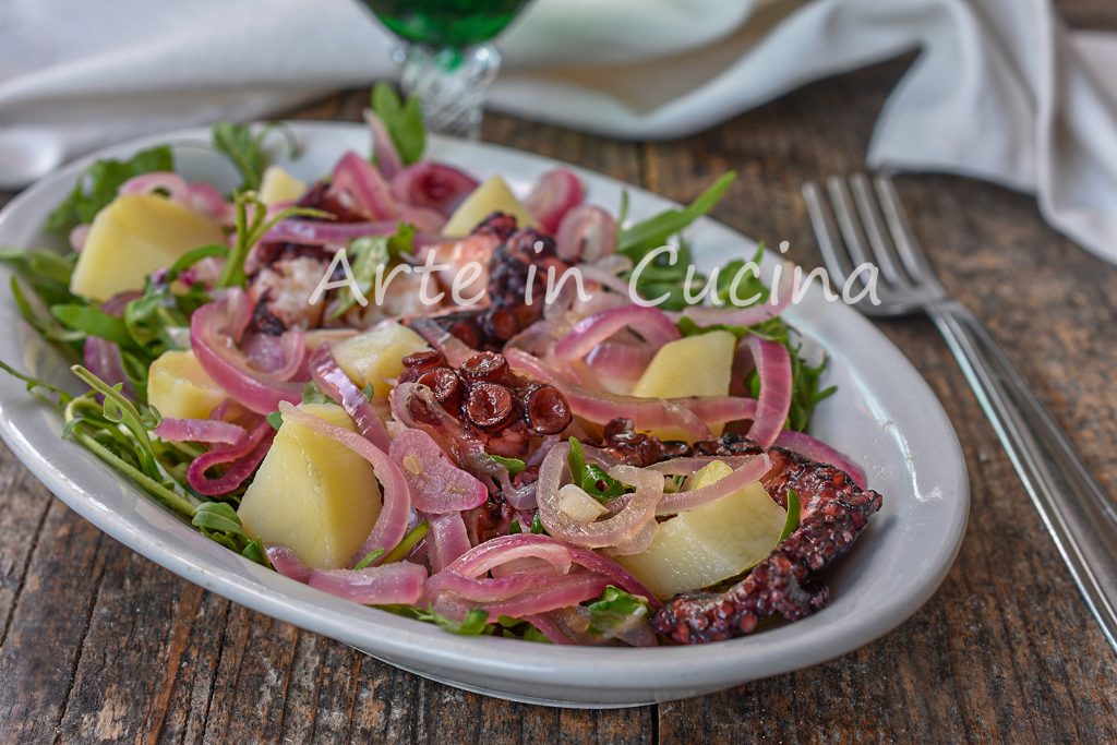 Octopus met uien in salade