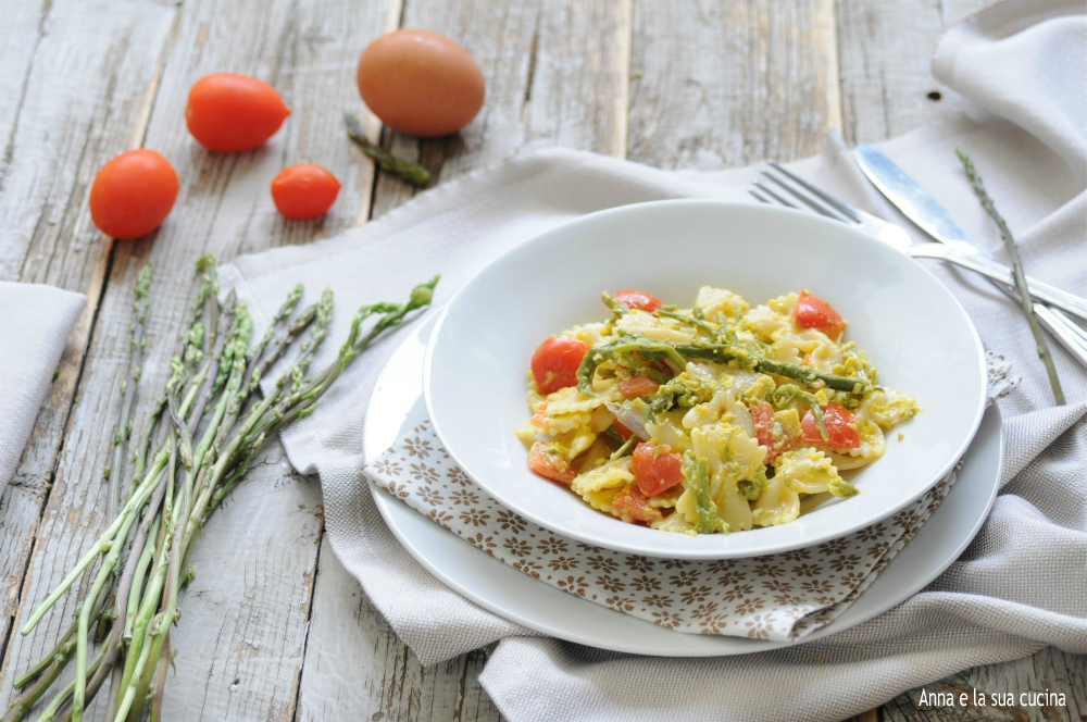 Farfalle met asperges en eieren