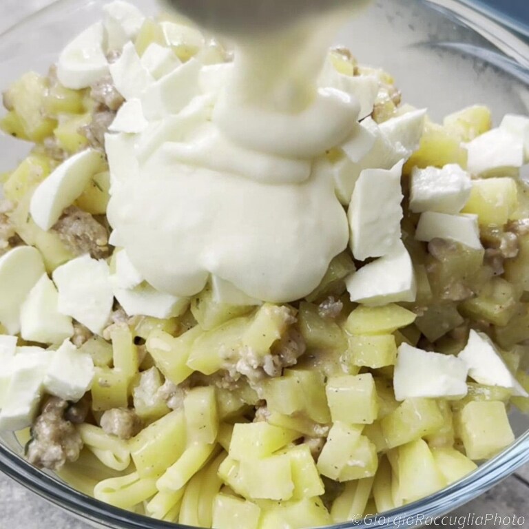 ovenpasta met aardappelen en worst